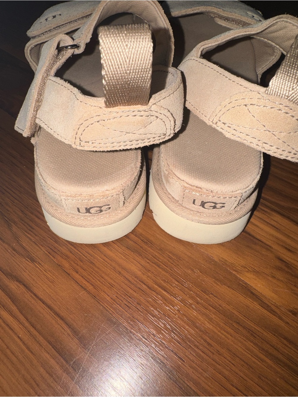 Women’s Ugg Goldenstar Platform Sandals - Picture 6 of 6